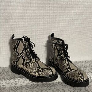 New 275 central zipper and lace up boots, size 38